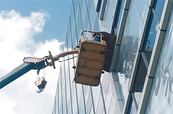 深圳玻璃幕墻維修找誰