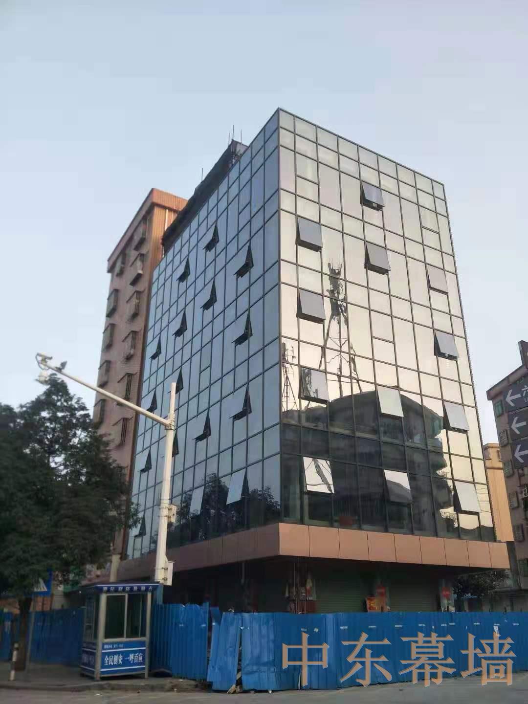 為什么建筑師喜歡在建筑外立面設(shè)計用玻璃幕墻立面？【中東幕墻】