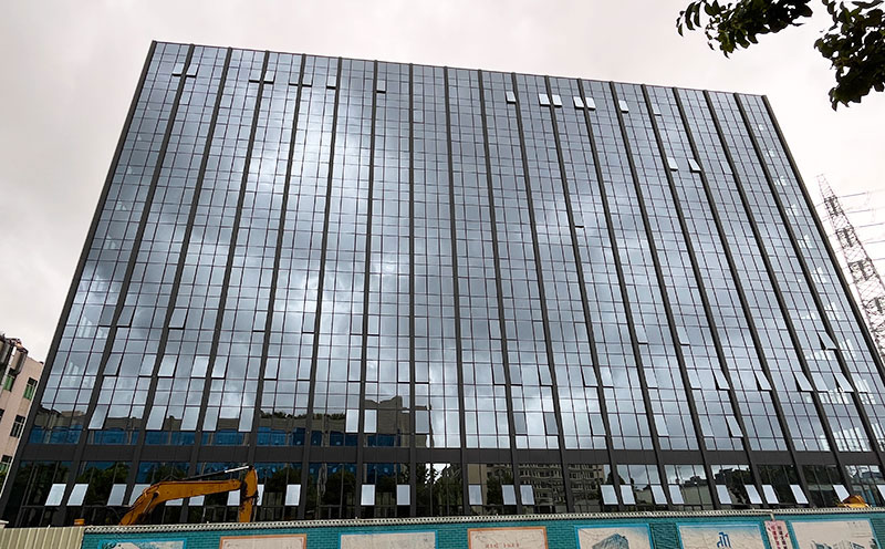 如何尋找深圳比較專業(yè)的玻璃幕墻公司 如何尋找深圳比較專業(yè)的玻璃幕墻公司